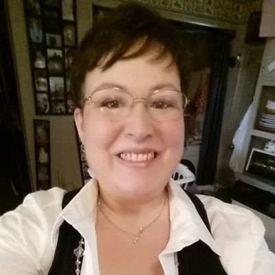 Profile Picture of Kimberly Hopper (@kymmi1975) on Twitter