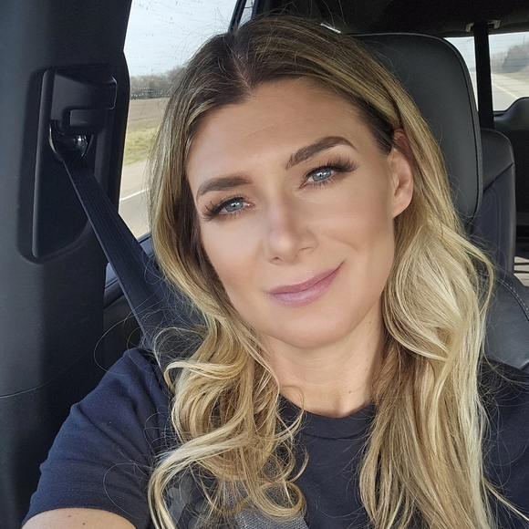 Profile Picture of Leia Mason (@kysy514) on Poshmark