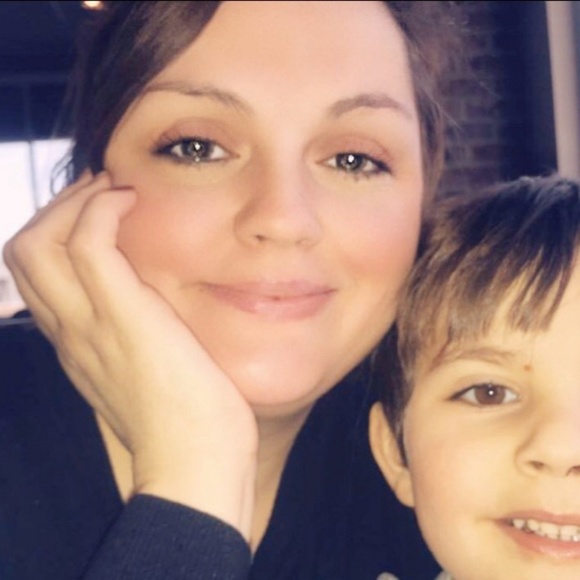 Profile Picture of Rachel Benefield (@benefieldcs) on Poshmark