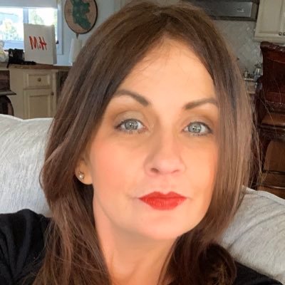 Profile Picture of Geraldine Gilligan (@jamesgeraldineg) on Twitter