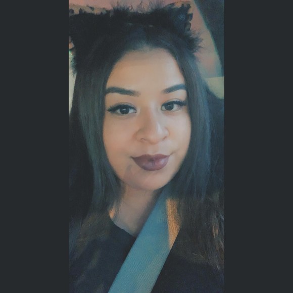 Profile Picture of Jennifer Romero (@jenniferrome129) on Poshmark