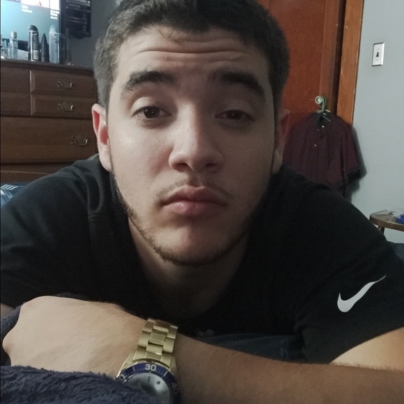 Profile Picture of Chris Hernandez (@babyface364) on Poshmark