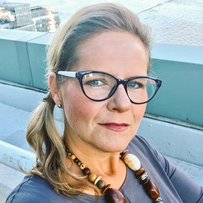 Profile Picture of Lisa Gibson (@CanadianGibby) on Twitter