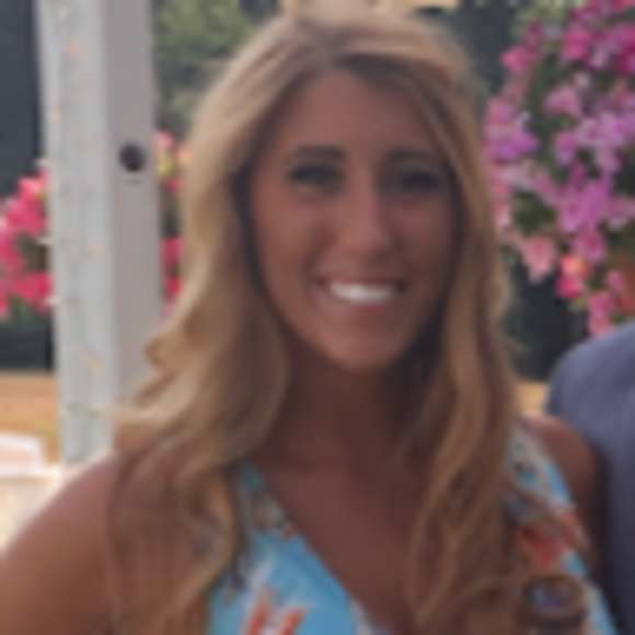 Profile Picture of Danielle Beauchene (@dmbeauchene) on Poshmark