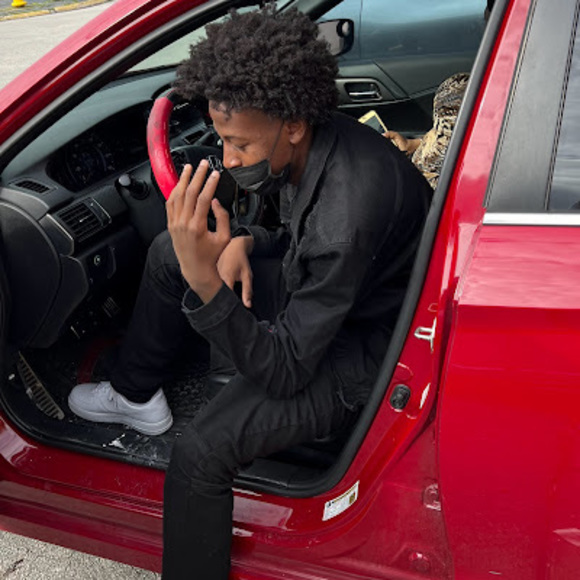 Profile Picture of Richardson Jean (@richardsonjean) on Poshmark