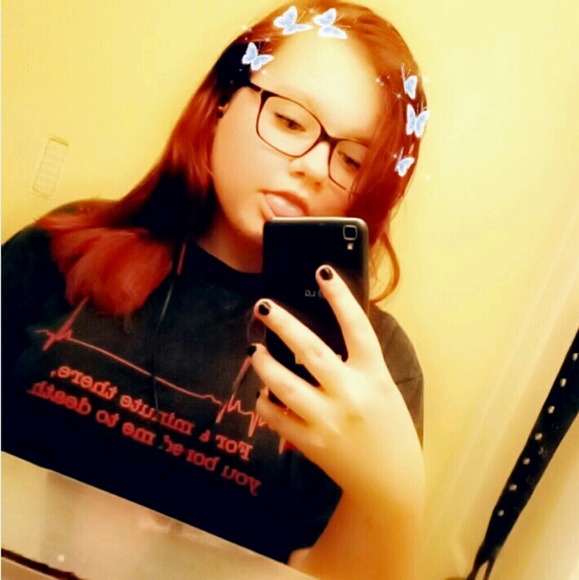 Profile Picture of Emily Chaney (@sonnily2) on Poshmark