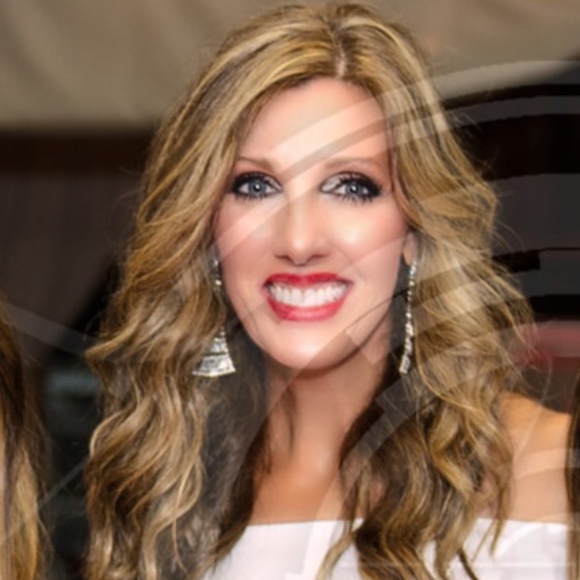 Profile Picture of Tracey Farrell-goulston (@traceyannmarie) on Poshmark