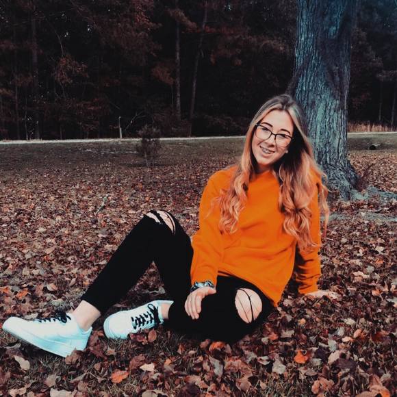 Profile Picture of Jenna Irvine (@jenna_irvine) on Poshmark
