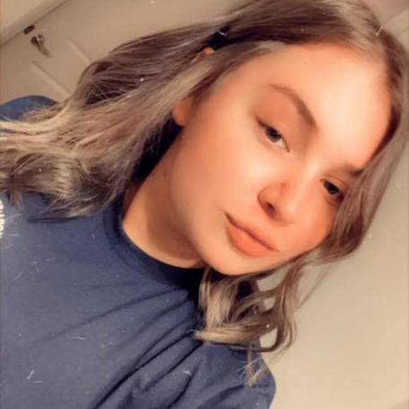 Profile Picture of Cassidy Hayes (@gufjrfhhfd) on Poshmark