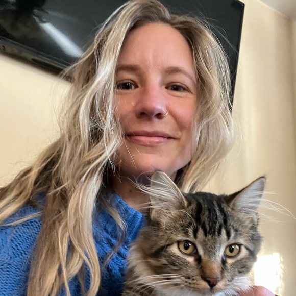 Profile Picture of Kristi Degulis (@kdegulis) on Poshmark