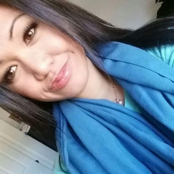 Profile Picture of Alyssa Pasinos (@apasinos4991) on Poshmark
