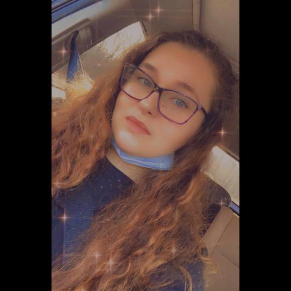 Profile Picture of Alexandra Thiel (@alexandra0093) on Poshmark