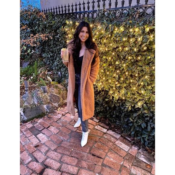 Profile Picture of Mariecarmen Amirfar (@mcamirfar) on Poshmark