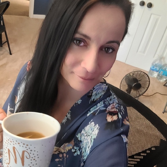 Profile Picture of Marlene De medeiros amaral (@mollya927) on Poshmark