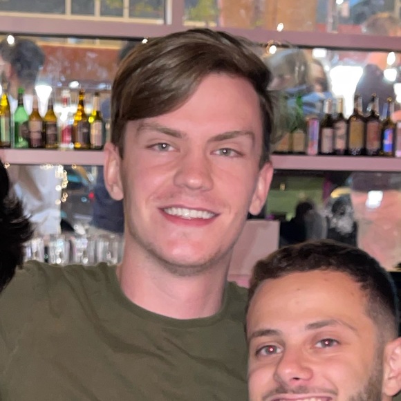 Profile Picture of Aaron Wiese (@aaron_wiese) on Poshmark