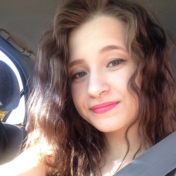 Profile Picture of Lilianna Tippie (@liliannae) on Poshmark