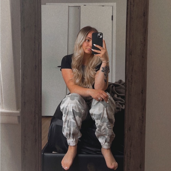 Profile Picture of Destiny Schellhammer (@destinyroses03) on Poshmark