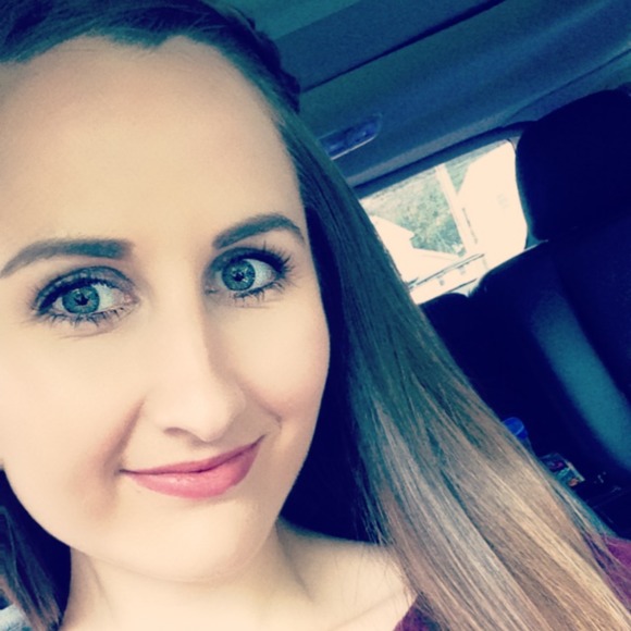 Profile Picture of Stacie Hogan (@smhogan29) on Poshmark