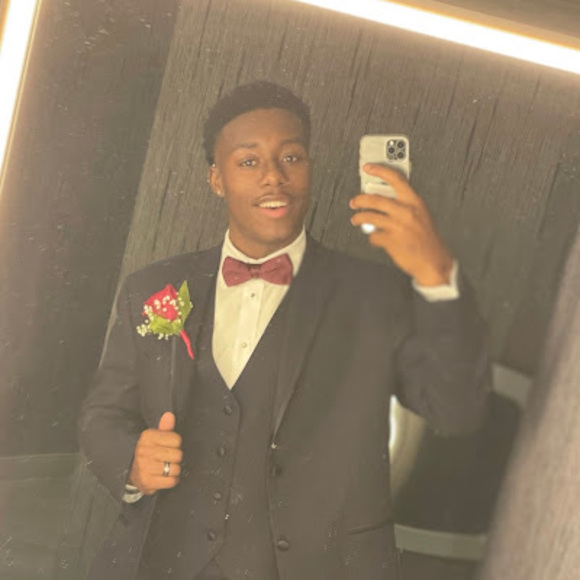 Profile Picture of Harold Lucas (@hlucas648) on Poshmark