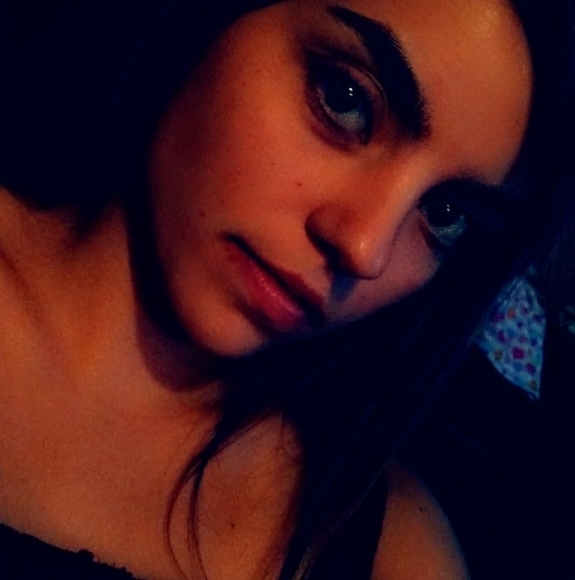 Profile Picture of Carastin Jehnsen (@carastin) on Poshmark