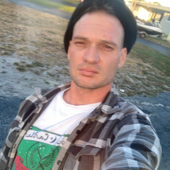 Profile Picture of Jason Pearson (@slicewater0) on Poshmark