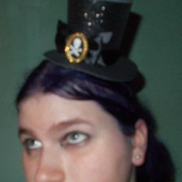 Profile Picture of Rebecca Shlemon (@rlsviolin10) on Poshmark