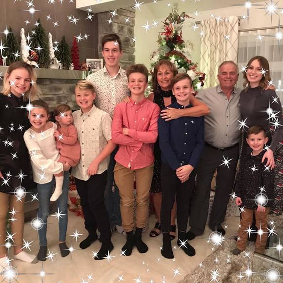 Profile Picture of Louise Element (@lelement90) on Poshmark