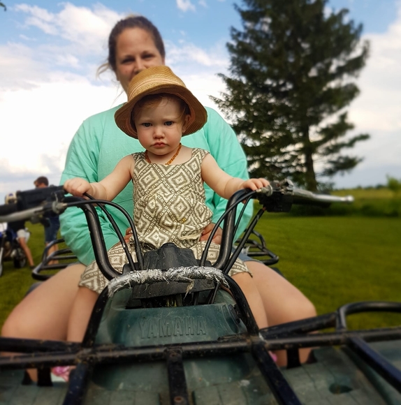 Profile Picture of Carrie Czarny (@carriegoudy) on Poshmark