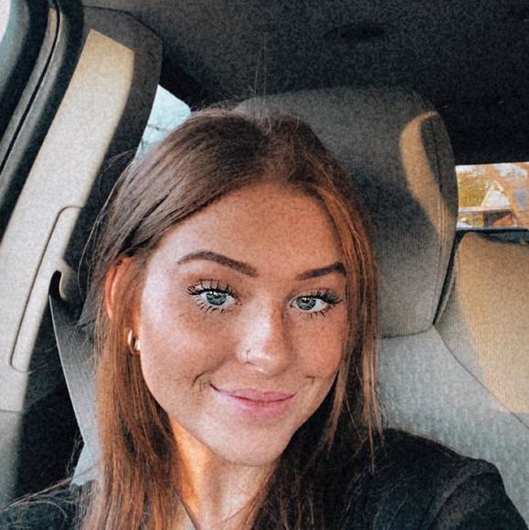 Profile Picture of Daley Nichols (@daleyyylane) on Poshmark
