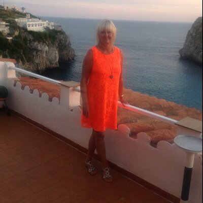Profile Picture of Lynda Allsopp/Sutton (@swimlyn9) on Twitter