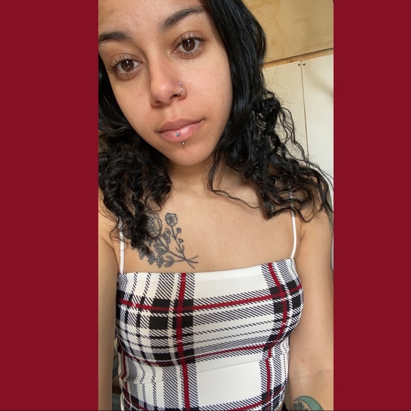 Profile Picture of Taylor Cromwell (@taylorskye7) on Poshmark