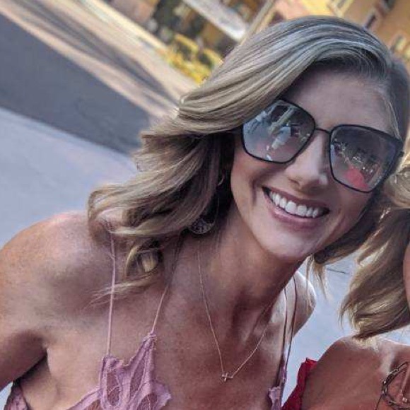 Profile Picture of Laurel Roach (@sugarbaby84) on Poshmark