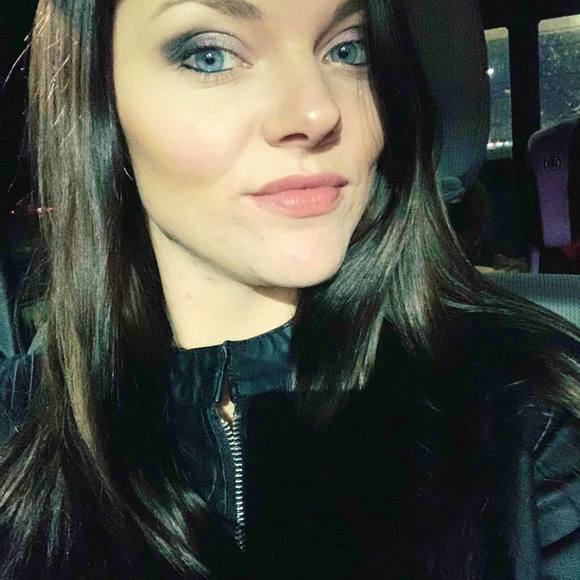 Profile Picture of Amber Shank (@amber_chris1) on Poshmark