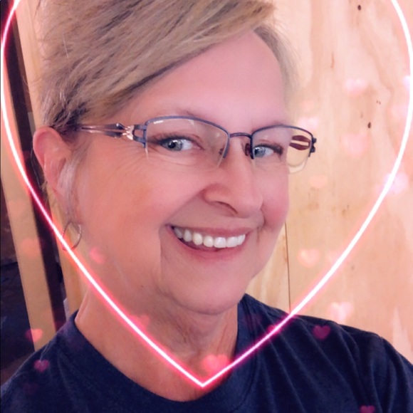 Profile Picture of Gloria Mitchell (@babydoll1957) on Poshmark