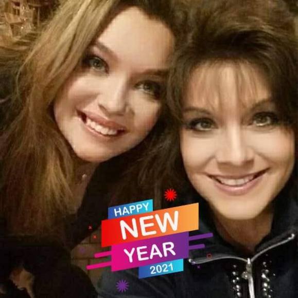 Profile Picture of Lynne Mlott (@lynnemlott) on Poshmark