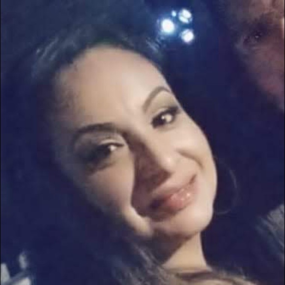 Profile Picture of Linnette Alvarado (@lajarra0311) on Poshmark