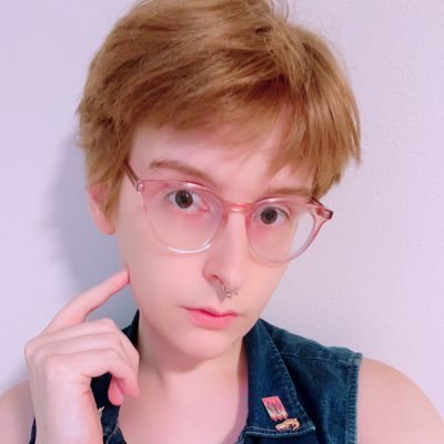 Profile Picture of Christa Lee (@OhPoorPup) on Twitter