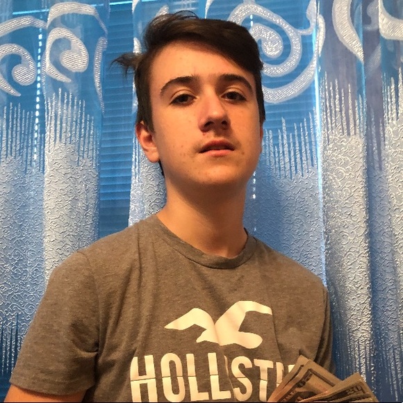 Profile Picture of Daniel Perkelvald (@daniel124184) on Poshmark