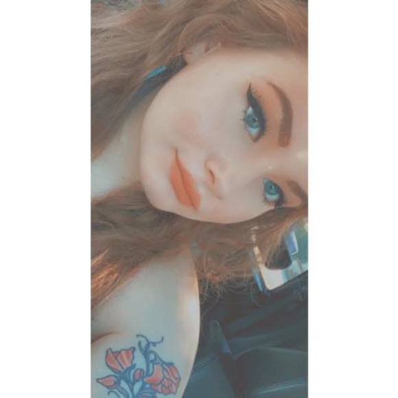 Profile Picture of Zoey Conner (@zoey_conner) on Poshmark