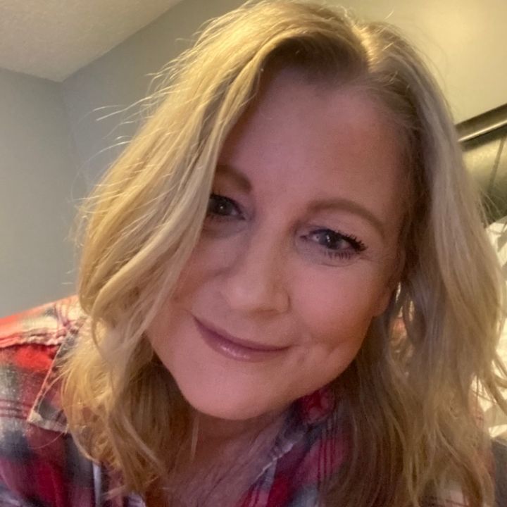 Profile Picture of Lisa Macaulay (@macaw22) on Tiktok
