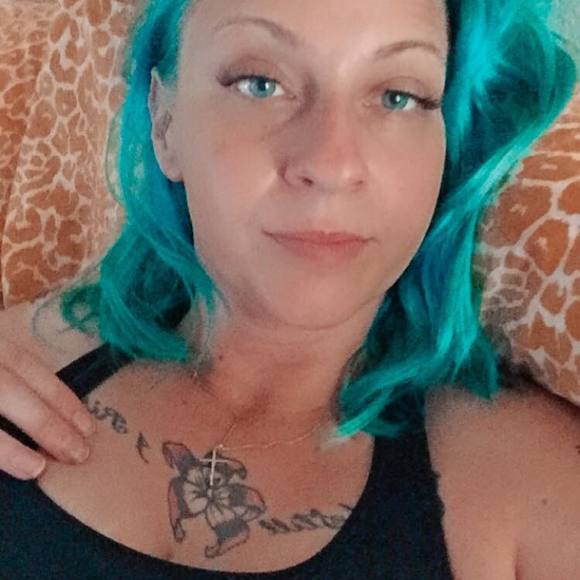 Profile Picture of Kristy Mitchell (@deanswife) on Poshmark