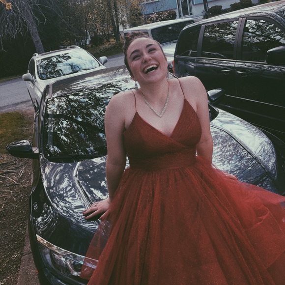 Profile Picture of Sophia Chevrier (@sophiachev12) on Poshmark