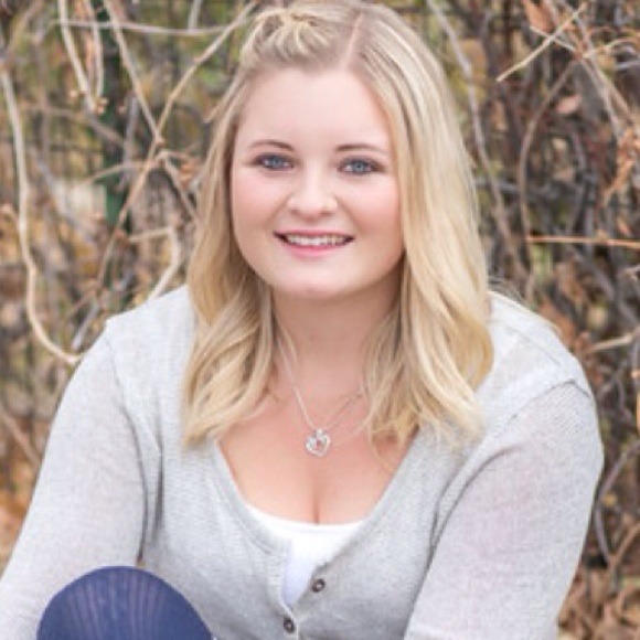 Profile Picture of Kennedie Onufrak (@k_onufrak) on Poshmark