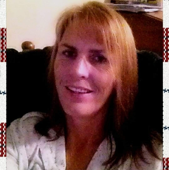 Profile Picture of Vicky James (@victoriajade68) on Poshmark