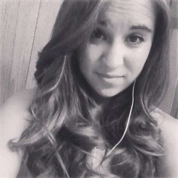 Profile Picture of Haley Walter (@haleyrose8195) on Poshmark