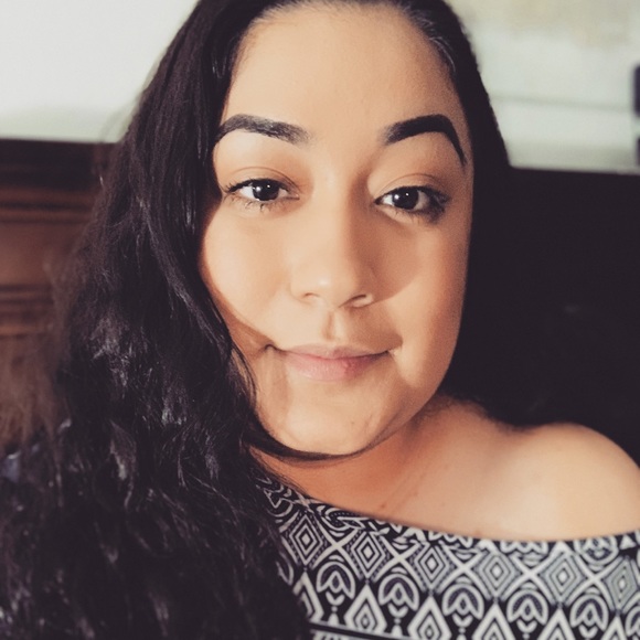 Profile Picture of Victoria Morin (@victoria_morin) on Poshmark