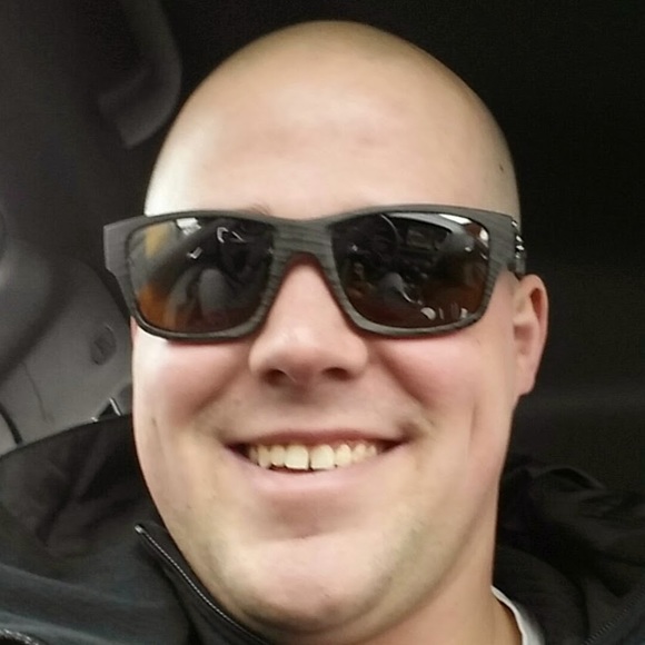 Profile Picture of Tyler Edema (@tyleredema) on Poshmark