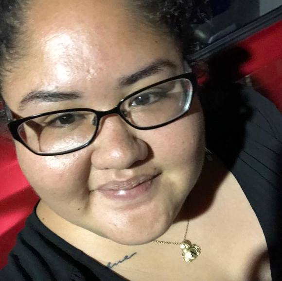 Profile Picture of Ashlyn Kahue (@kahue25) on Poshmark