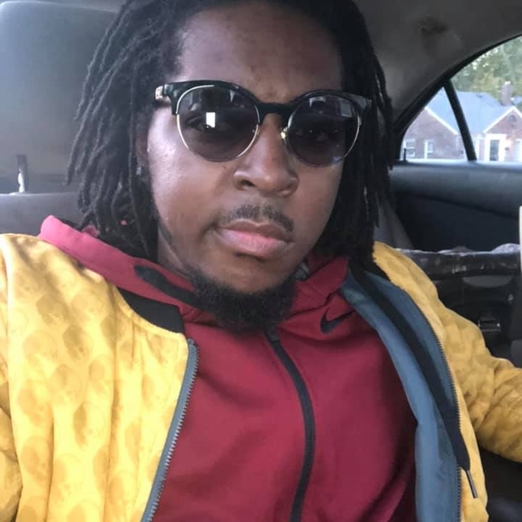 Profile Picture of Jerome Hunter (@jerome_hunter) on Poshmark