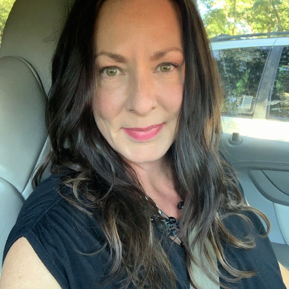 Profile Picture of Susan Gransden (@susangransden) on Poshmark